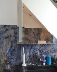 Azul Bahia mit Waschtisch aus Nero Assoluto